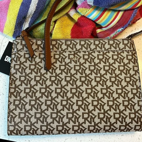 Dkny | Bags | Dkny Signature Crossbody Bag | Poshmark display picture 1